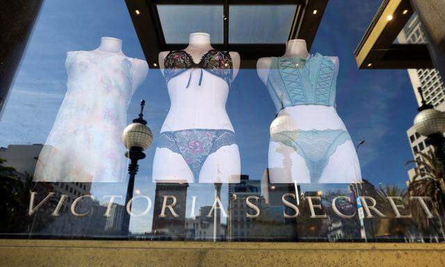 Bekannt für Unterwäsche und unrealistische Körpermaße: Victoria's Secret. 