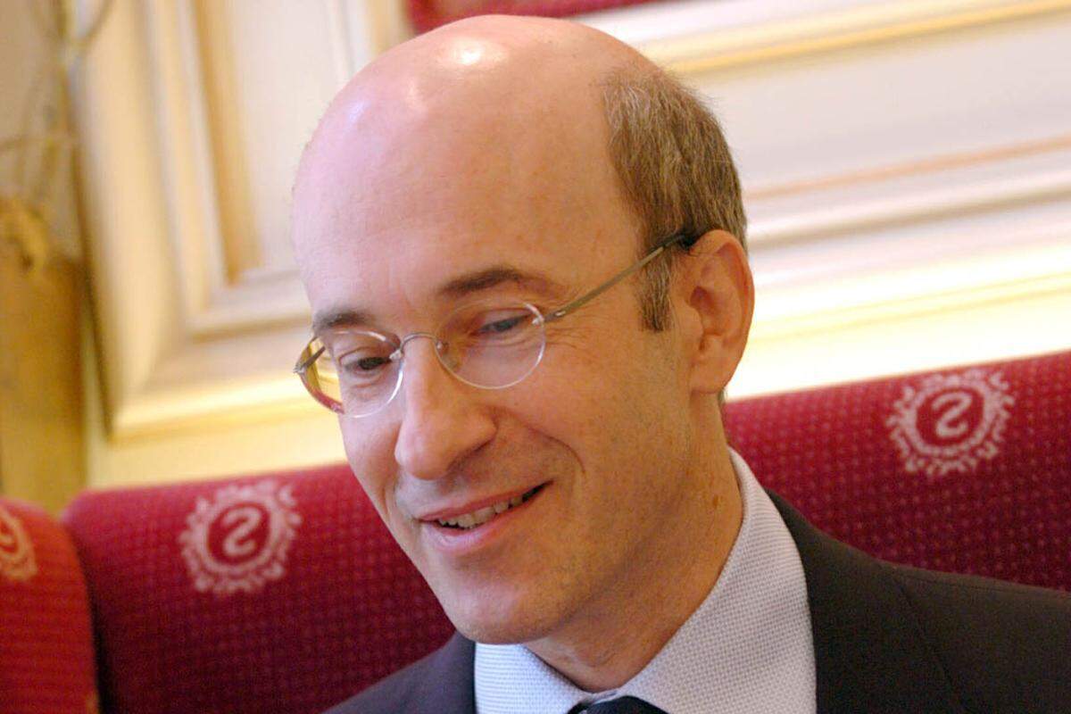 Kenneth Rogoff, ein amerikanischer Wirtschaftsprofessor schreibt über Griechenland in seinem 2009 gemeinsam mit Carmen Reinhart herausgegebenen Bestseller: "Von 1800 bis lange nach dem zweiten Weltkrieg befand sich das Land beinahe ständig im Zustand der Pleite."