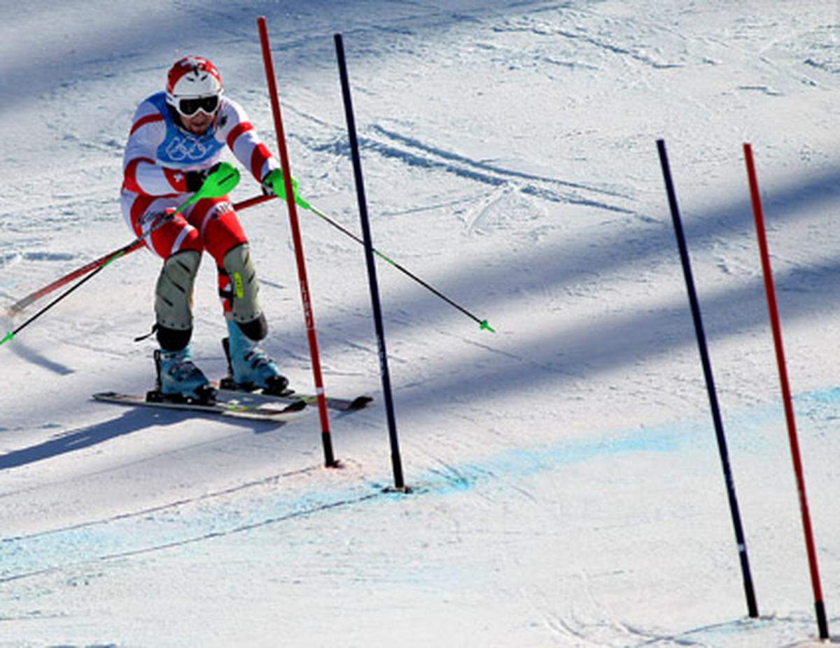 Es folgte der Auftritt von Silvan Zurbriggen: Der Schweizer rettete sich als Dritter gerade noch aufs Podest, musste jetzt aber gleich fünfmal um seine mögliche Bronze-Medaille zittern.