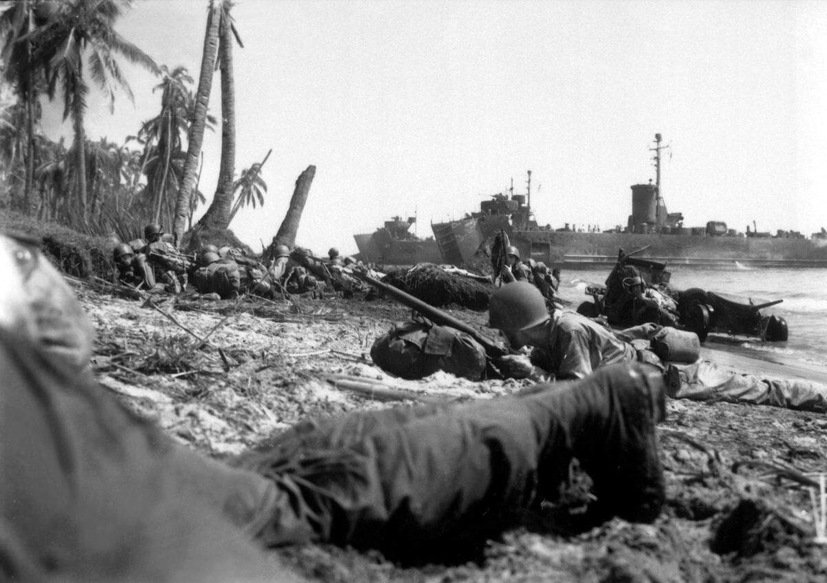 Die Strände wurden tatsächlich leichter als erwartet besetzt, speziell gelang noch am ersten Tag die Einnahme des Flughafens von Tacloban und es fielen bis dahin "nur" etwa 55 Amerikaner. Schon tags darauf, am 21. Oktober, sicherte die 1. Panzerdivision die Stadt selbst.
