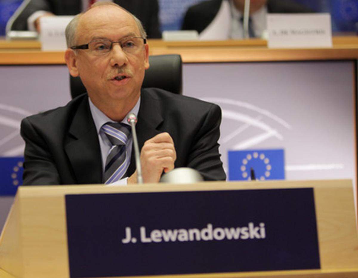 Der Konservative Lewandoswki, früher Chef des Budgetausschusses im EU-Parlament, übernimmt jetzt auch in der Kommission die Budget- und Finanzplanung.