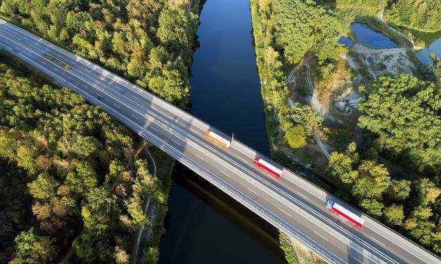 Der Lkw-Verkehr soll nach Ansicht einer Mehrheit der EU-Mitgliedstaaten auch für kleinere Transporter verteuert werden.