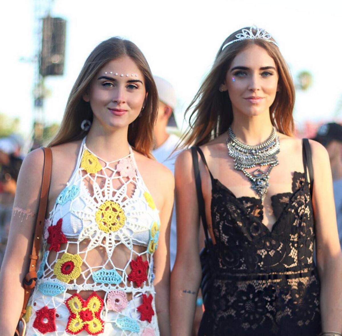 Auch in Sachen Haare und Make-up sind beim Coachella-Festival einige Trends zu erkennen. So sind etwa aufgeklebte Perlen oder Strasssteine im Gesicht ein wahrer Hingucker.