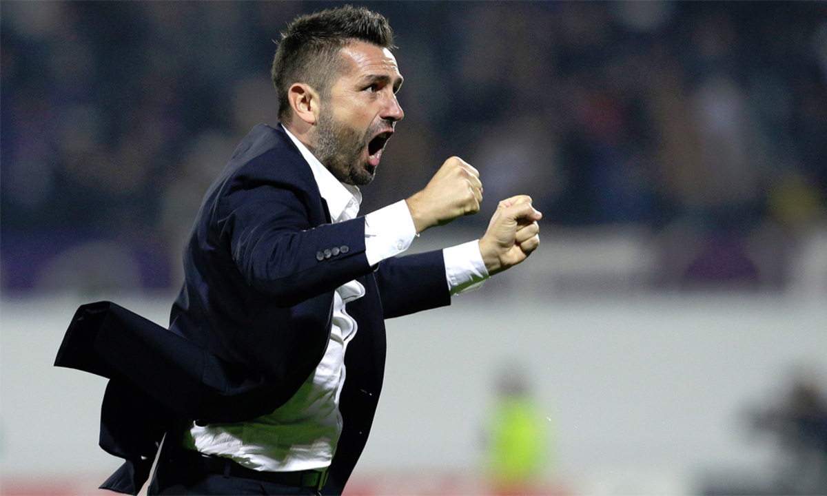 Austria-Trainer Bjelica jubelt nach Spielende.