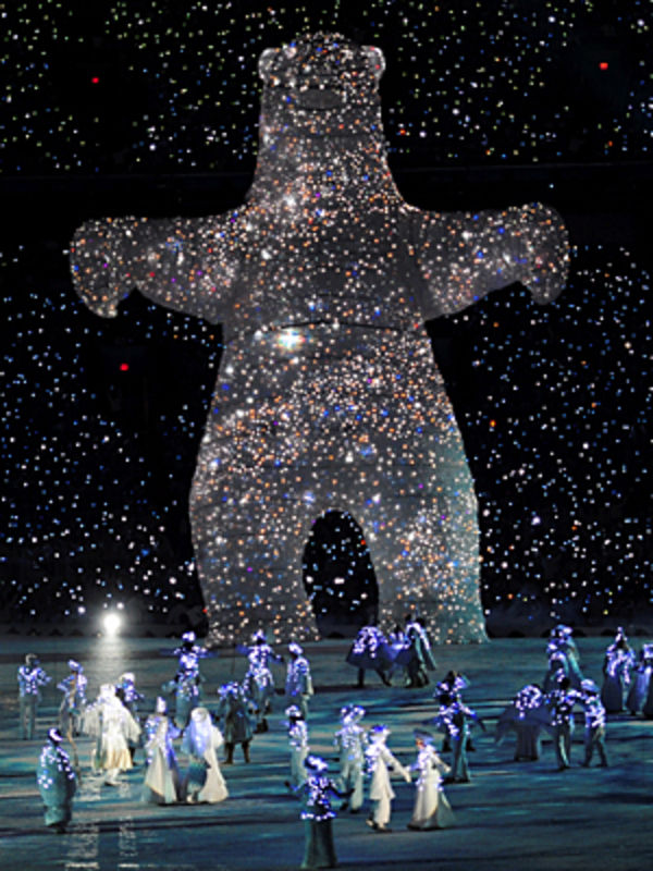 Im kulturellen Showteil verzauberten Bilder wie ein riesiger schwebender Bär aus tausenden Lichtpunkten, schwimmende in ein "Meer" in der Kuppel projizierte Wale, ...