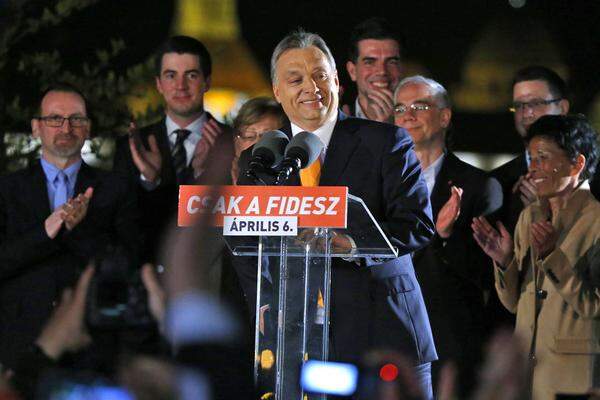 "Ungarn ist heute die am meisten geeinte Nation in Europa", betonte Orban. Der Präsident der EU-Kommission, Jose Manuel Barroso, gratulierte dem Regierungschef noch am Abend zum Wahlsieg.