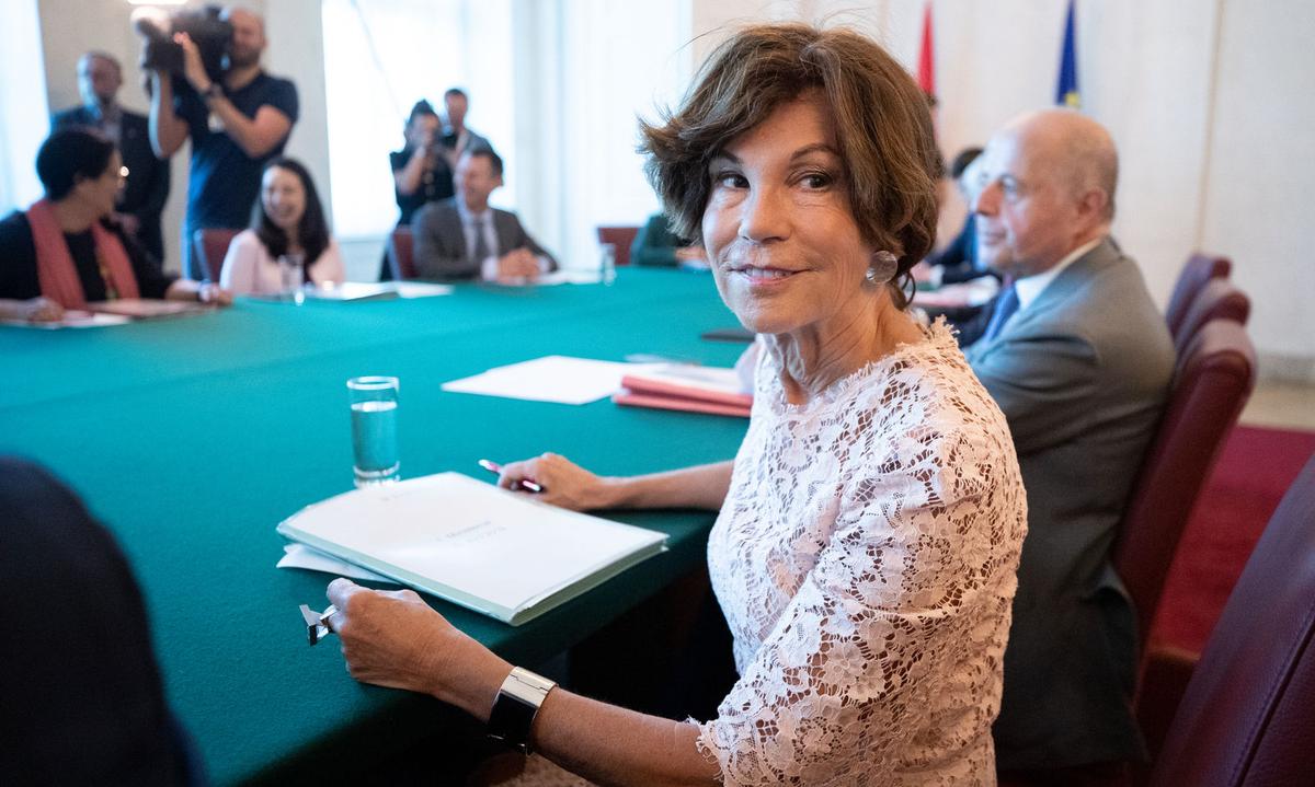 Bundeskanzlerin Brigitte Bierlein und dahinter Vizekanzler und Justizminister Clemens Jabloner