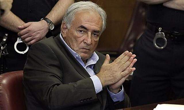 Dem Ex-IWF-Chef Dominique Strauss-Kahn wird die Anklageschrift verlesen