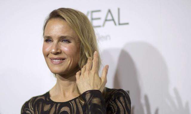 Actress Zellweger poses at the 21st annual ELLE Women in Hollywood Awards in Los Angeles