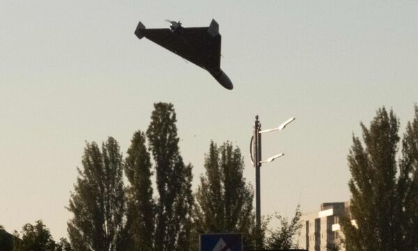 Drohne über Kiew. Die russische Armee setzt Drohnen unter anderem für Angriffe auf die ukrainische Energieinfrastruktur ein. (Archivbild)