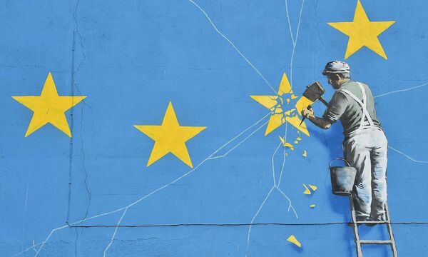 Den Stern aus der EU-Flagge zu nehmen ist nicht so leicht, wie der Künstler Banksy es darstellte.