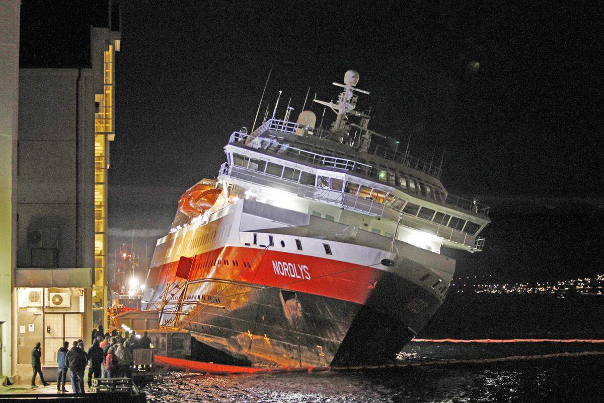 September 2011: Bei einem Brand auf dem Passagierschiff "Nordlys" im Hafen der norwegischen Stadt Alesund kommen zwei Besatzungsmitglieder ums Leben. 16 Menschen erleiden Verletzungen.