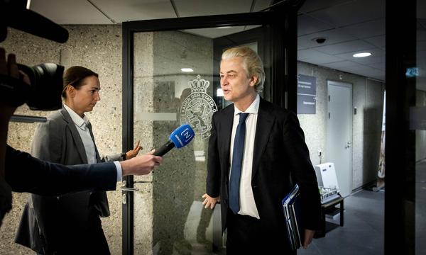 Wilders „Partei für die Freiheit“ wird mit der rechtsliberalen VVD des bisherigen Premiers Mark Rutte, der neuen rechtskonservative NSC sowie der rechtspopulistischen Bauernpartei BBB regieren.