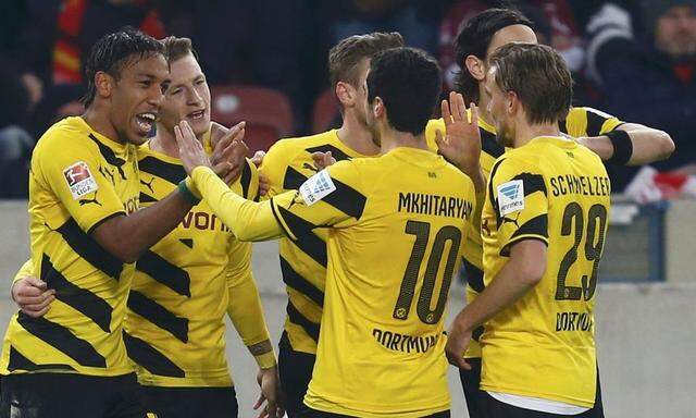 Borussia Dortmund's Reus celebrates a goal with his teammates during their German first division Bundesliga soccer match against VfB Stuttgart in Stuttgart