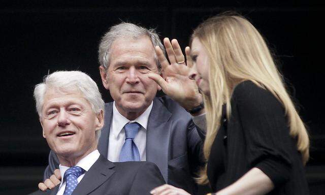 Bill Clinton, George W. Bush und Chelsea Clinton