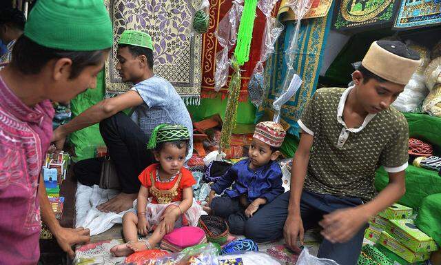 Id al-Fitr ist ein Fest der Familie, der Geschenke aber auch der Händler - hier ein Bild aus Siliguri in Indien.