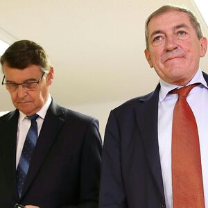 BEGINN PROZESS IM SALZBURGER FINANZSKANDAL 'SWAP-DEAL ZWISCHEN STADT UND LAND': RAUS / SCHADEN