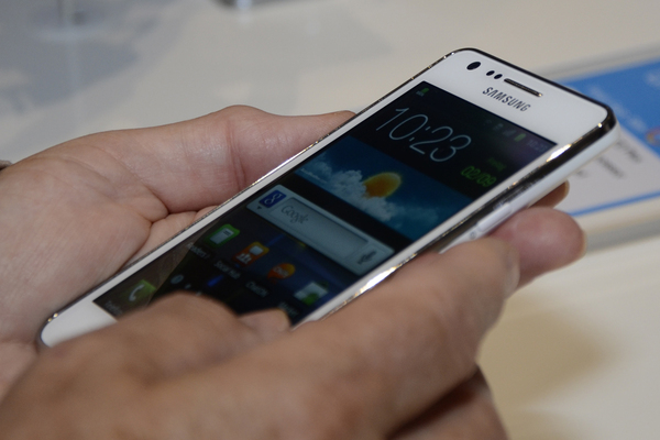 Mit dem Super-AMOLED-Touchscreen hätte aber wohl selbst Steve Jobs seine Freude. Er reagierte auf Eingaben beinahe flüssiger als das iPad und das iPhone und ist damit der derzeit beste Bildschirm auf einem Android-Smartphone.