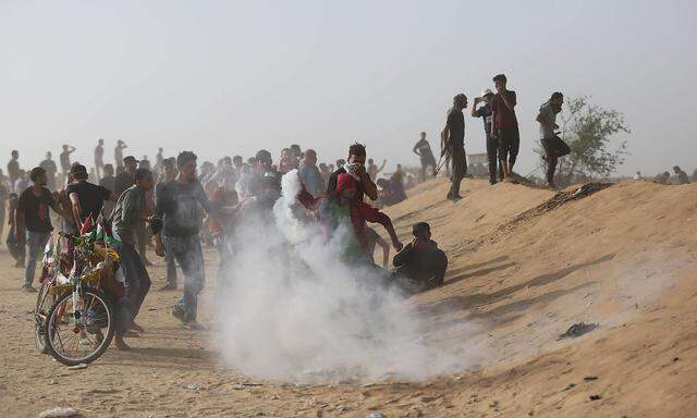 May 25 2018 Khan Younis Gaza Strip Palestinian Territory Palestinian protesters gather during