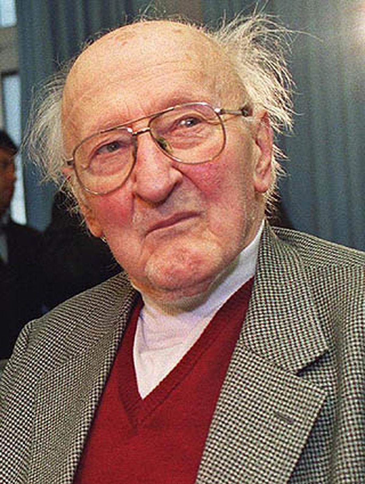 Heinrich Groß, geboren 1915 in Wien, war Stationsarzt an der Wiener Euthanasie-Klinik Am Spiegelgrund. Zweimal vor Gericht wurde er nie verurteilt. Im Dezember 2005 starb er in Hollabrunn.