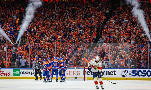Die Edmonton Oilers jubeln über ein seltenes Kunststück - und träumen weiter vom Titel.