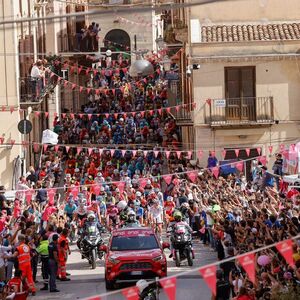 Die Leidenschaft der Tifosi begeistert auch Bernhard Eisel, heuer berichtet er jedoch aus dem Eurosport-Studio in München.