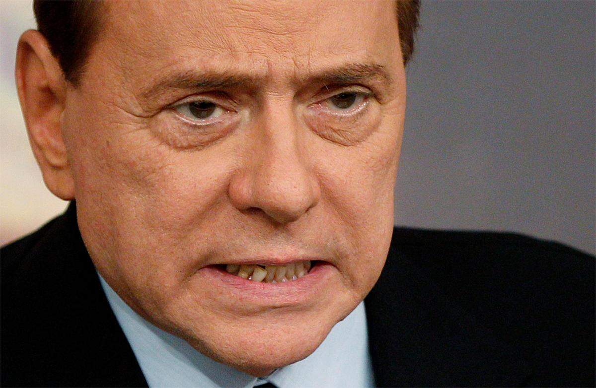 Ruby sei unberechenbar, der Premier befürchtete einen Skandal, geht aus den Polizeiprotokollen hervor. Nach Aussagen der Polizei erwirkte Berlusconi ihre Freilassung, indem er behauptete, dass das Mädchen eine Verwandte Mubarak sei. Deswegen müsse der Fall ohne großes Aufsehen gelöst werden, habe er gesagt.