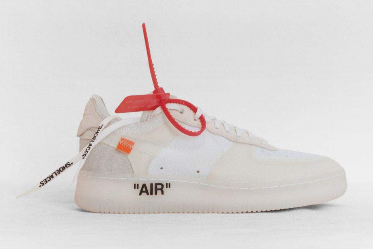 In einem Jahr konnte sich das Label unter Designer Virgil Abloh (er ist auch für die Männermode von Louis Vuitton zuständig) ganze 33 Plätze emporklettern. Den ersten Platz musste Off-White allerdings Ende 2018 wieder an Gucci abtreten. Erfolgreich war das Unternehmen vor allem mit der Sneaker-Kooperation "The Ten Series".