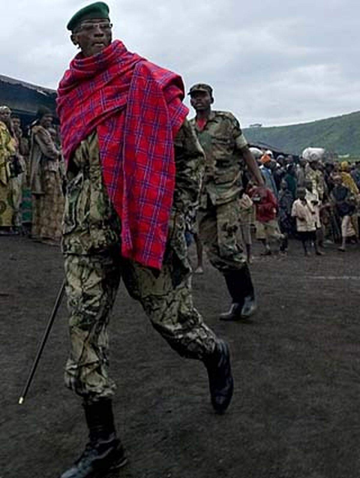 Die etwa 4000 Kämpfer des CNDP ("Nationaler Kongress zur Verteidigung des Volkes") werden von dem abtrünnigen General Laurent Nkunda angeführt.  Nach dem Friedensvertrag, der den Kongo-Krieg (1998 - 2003) beendete, sollte Nkunda sich in die nationale Armee integrieren. Stattdessen startete er im Jahr 2004 einen Aufstand.