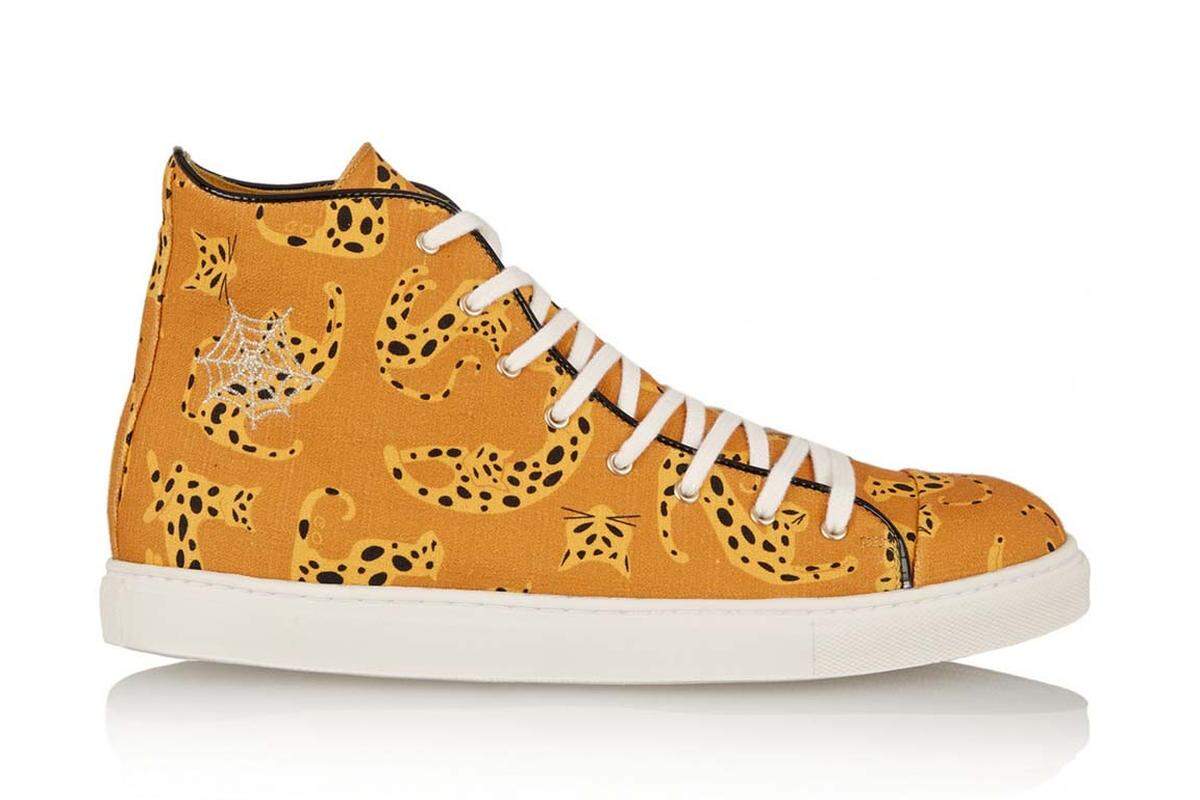 Charlotte Olympia's Sneakers sind aus saffranfärbigen Canvas mit Geparden bedruckt.