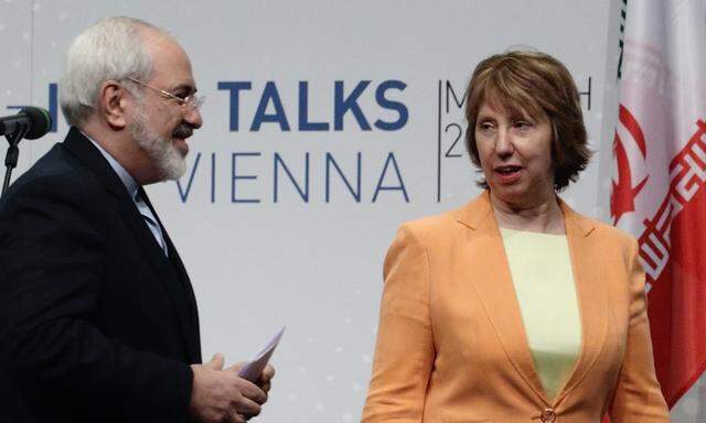 Iranian Foreign Minister Mohammad Zarif and European Union foreign policy chief Ashton leave a news conference in Vienna