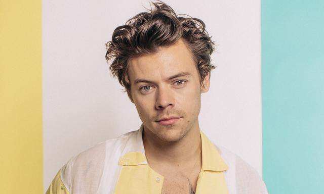 Bartstoppeln und Lidschwere: So präsentiert Harry Styles sein Album „Fine Line“.