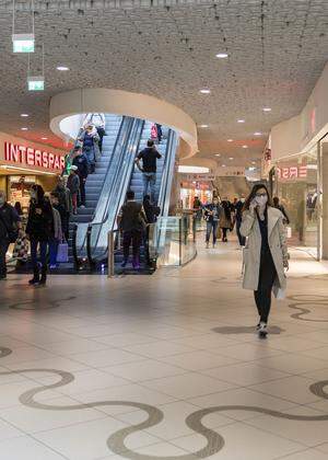 Von Normalität in den Einkaufszentren ist auch nach dem Lockdown keine Rede. Im Bild The Mall in Wien Mitte.