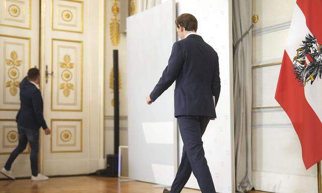 Sebastian Kurz zog sich am Samstagabend zurück – aus dem Kanzleramt, nicht aus der Politik. Fragen wollte er bei seinem Auftritt keine beantworten. 