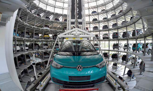 Konzernweit brach der Absatz bei VW in Europa im Oktober um 41,9 Prozent ein