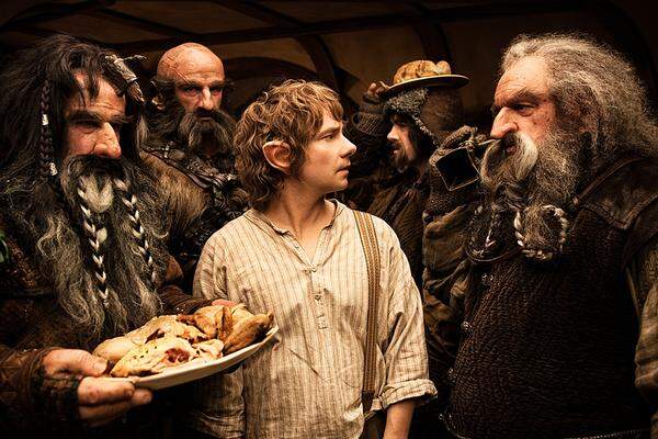 "The Hobbit: An Unexpected Journey" (auf deutsch: "Der Hobbit: Eine unerwartete Reise") ist aus globaler Sicht neben "Avengers" wohl jener Film mit der größten Erwartungshaltung in diesem Jahr. Und das aus mehreren Gründen: Erstens hat Peter Jackson Anfang der 2000er Jahre mit seiner Tolkien'schen Trilogie "Herr der Ringe" eine State-Of-The-Art-Produktion hingelegt.Text: mtp