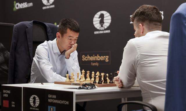 Der Chinese Ding Liren profitierte von Magnus Carlsens Verzicht und duelliert sich mit Jan Nepomnjaschtschi um die WM-Krone.