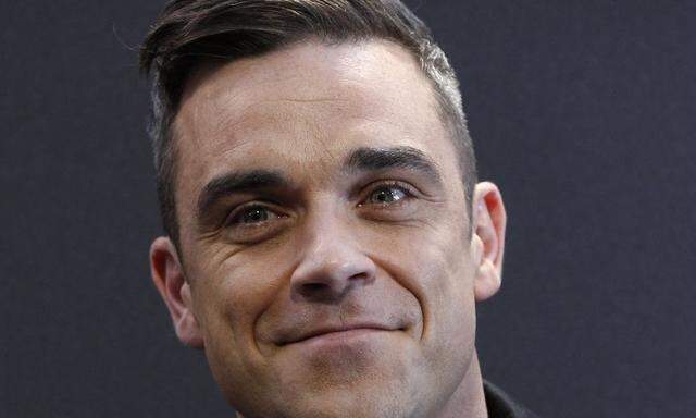 British singer Robbie Williams arrives on the red carpet for the German premiere of ´Cars 2´ in Munich