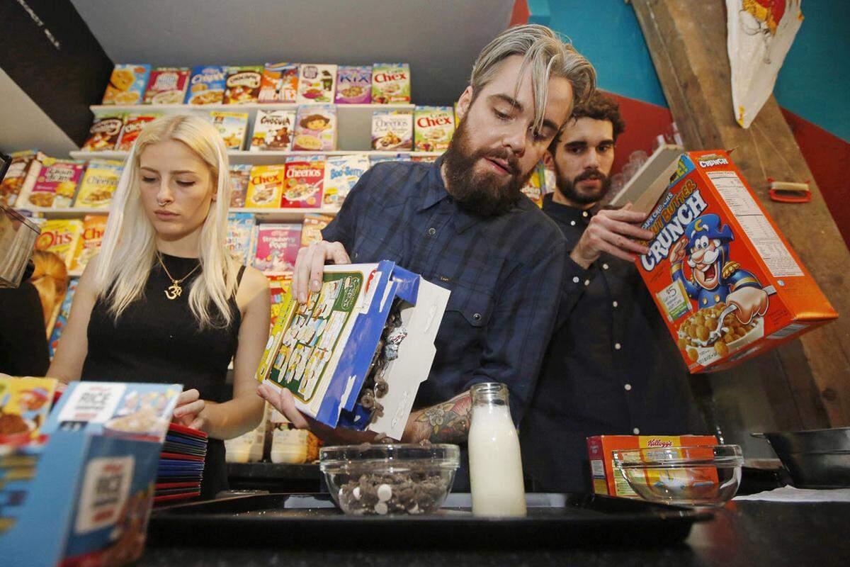 Gegründet wurde das Café von den zwei Hipster-Zwillingen Alan und Gary Keery. Auf die Idee kamen sie, als sie nach einer durchzechten Partynacht Lust auf Frühstücksflocken hatten.