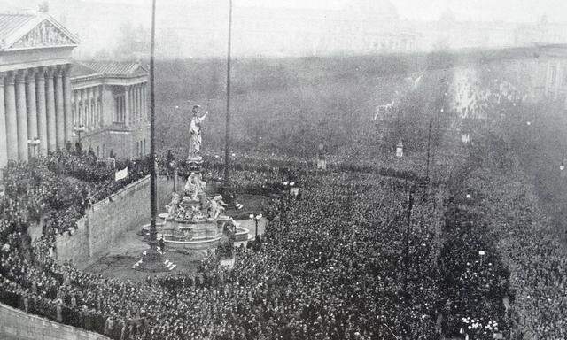 In der Sitzung der provisorischen Nationalversammlung am 12. November 1918 wurde die "Republik Deutsch-Österreich" ausgerufen. 