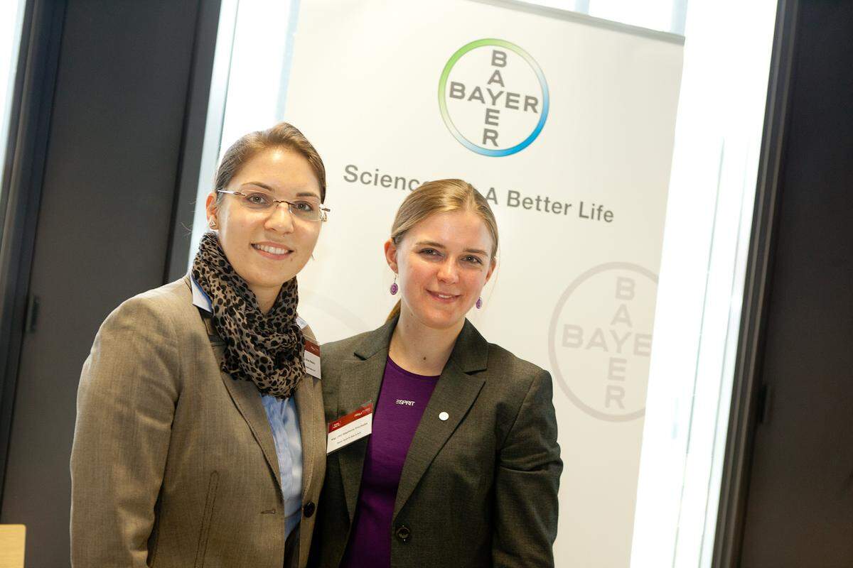 Olivia Pferschy und Kollegin, Bayer