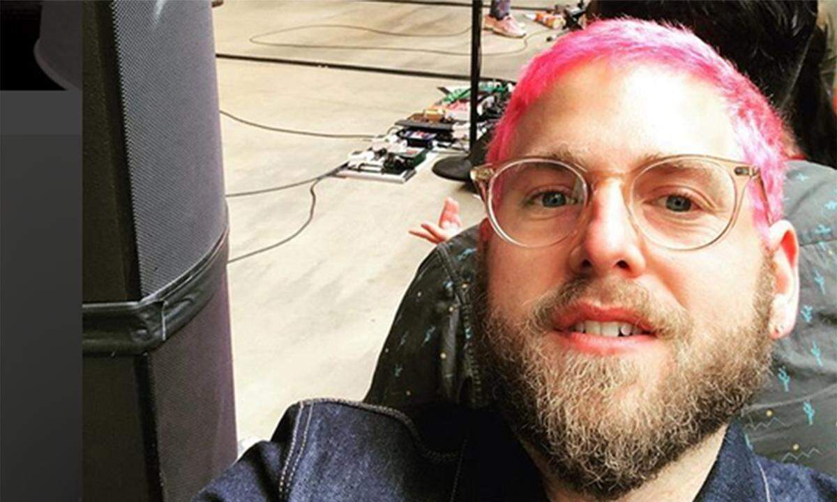 Der "21 Jump Street"-Star hat zum Haarfärbemittel gegriffen und eine Typveränderung gewagt: Auf seinem Kopf leuchtet es nun im knalligen Neonpink, wie auf neuen Instagram-Bildern zu sehen ist.