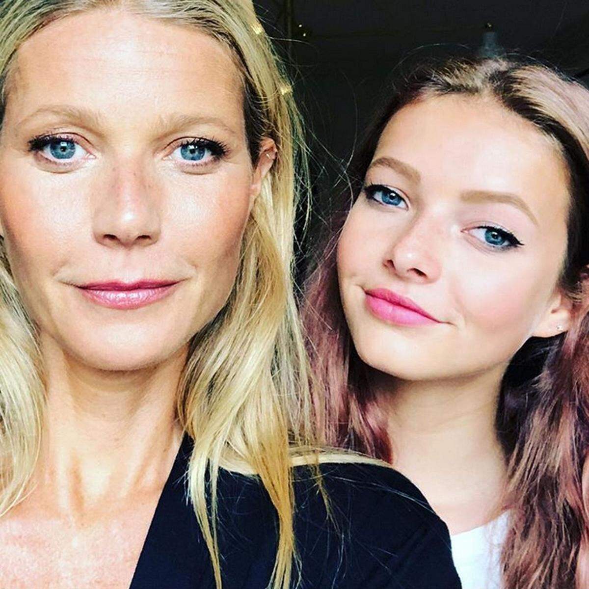 Der Apfel fällt nicht weit vom Baum. Apple Martin, die 14-jährige Tochter von Gwyneth Paltrow, schaut der Schauspielerin wie aus dem Gesicht geschnitten aus. Das beweist ein Selfie, das Paltrow auf Instagram teilte.  