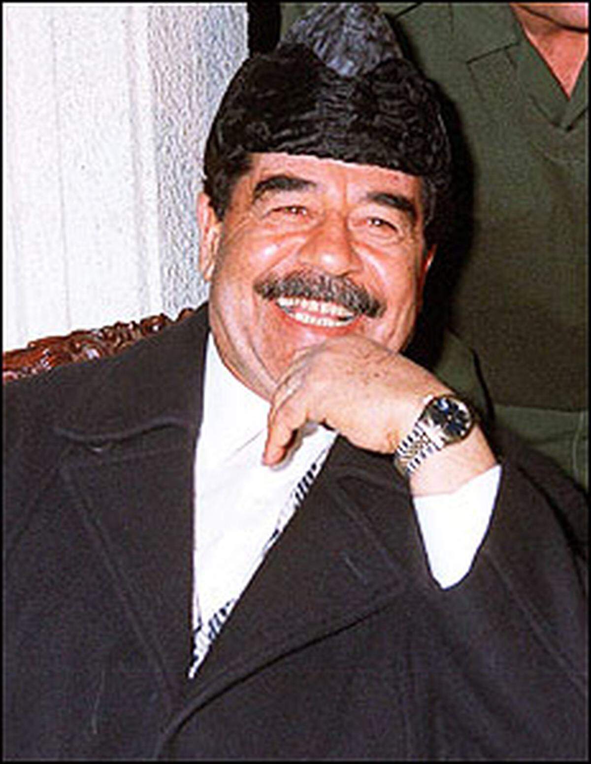 Diese Fähigkeit und seine antiamerikanische Propaganda haben Saddam in der arabischen Welt viel Sympathie eingebracht. Über seine Grausamkeit sahen seine Sympathisanten stets großzügig hinweg.