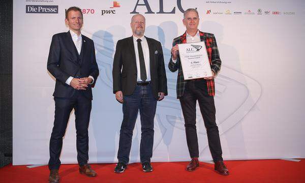 Auszeichnung 3. Platz Kategorie National Kleinbetriebe für die FAAC Türautomation Austria GmbH (v.l.): A1-Telekom-CCO Enterprise Martin Resel mit den Preisträgern von FAAC, Serviceleiter Michael Zagler und Geschäftsführer Günter Ringhofer.