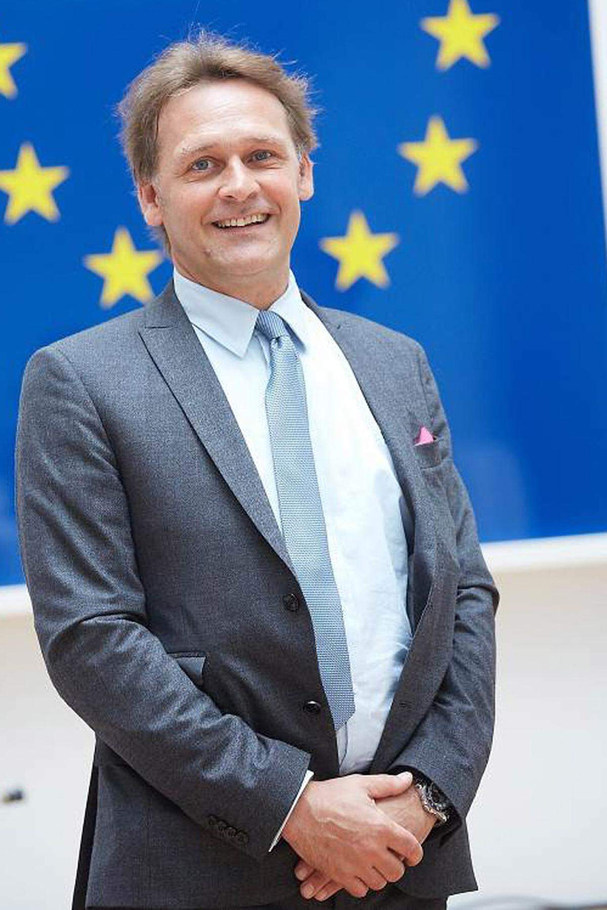 Der studierte Jurist Johann Sollgruber warb bereits als Sekretär des EU-Botschafters für den Beitritt Österreichs zur EU und war in jungen Jahren in Brüssel und bei den EU-Beitrittsverhandlungen Österreichs in den 1990er Jahren beteiligt. 1995-96 baute er das EU-Regionalmanagement Obersteiermark auf, um dann in die EU-Kommission nach Brüssel zu wechseln.