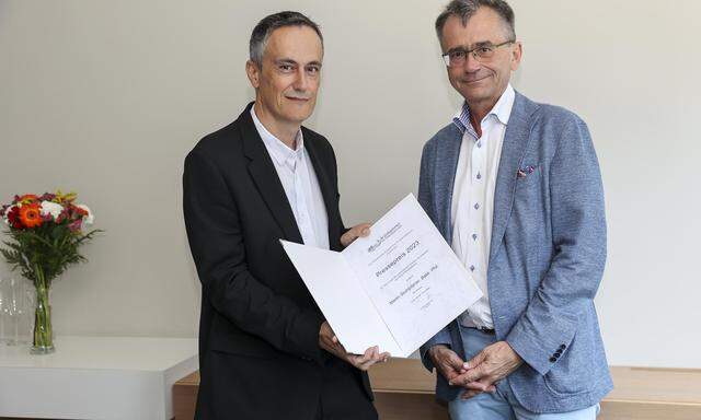 Martin Stuhlpfarrer (l.) mit Peter Niedermoser, Präsident der Ärztekammer für Oberösterreich.