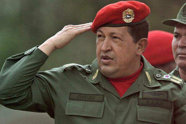 Von 1983 bis Mitte der 90er-Jahre führte Chávez die paramilitärische "Revolutionäre Bolivarianische Bewegung 200". 1992 putschte er erfolglos gegen den damaligen Präsidenten Carlos Andres Perez. Nach zwei Jahren im Gefängnis wurde er begnadigt.