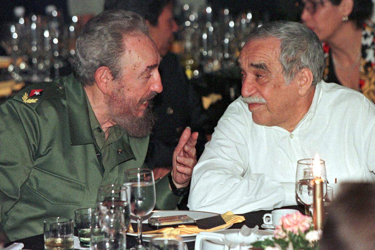 Unterschiedliche politische Ansichten. "Gabito" war gut mit Fidel Castro befreundet. Llosa zählte zu den schärfsten Kritikern des Kubaners. In einer Brandrede auf dem New Yorker PEN-Kongress 1986 beschimpfte er seinen einstigen Weggefährten als "Höfling Castros".