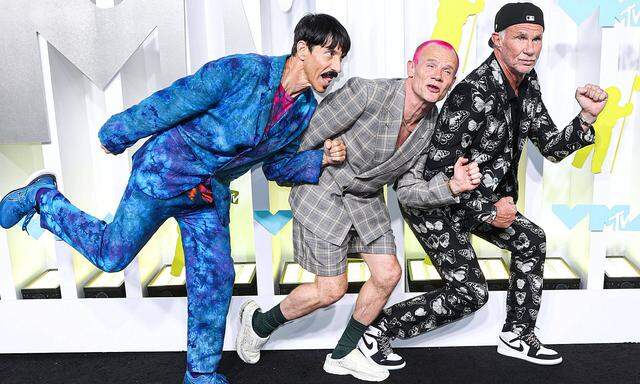 2022 MTV Video Music Awards - Arrivals Anthony Kiedis, Flea and Chad Smith of Red Hot Chili Peppers arrive at the 2022 M
